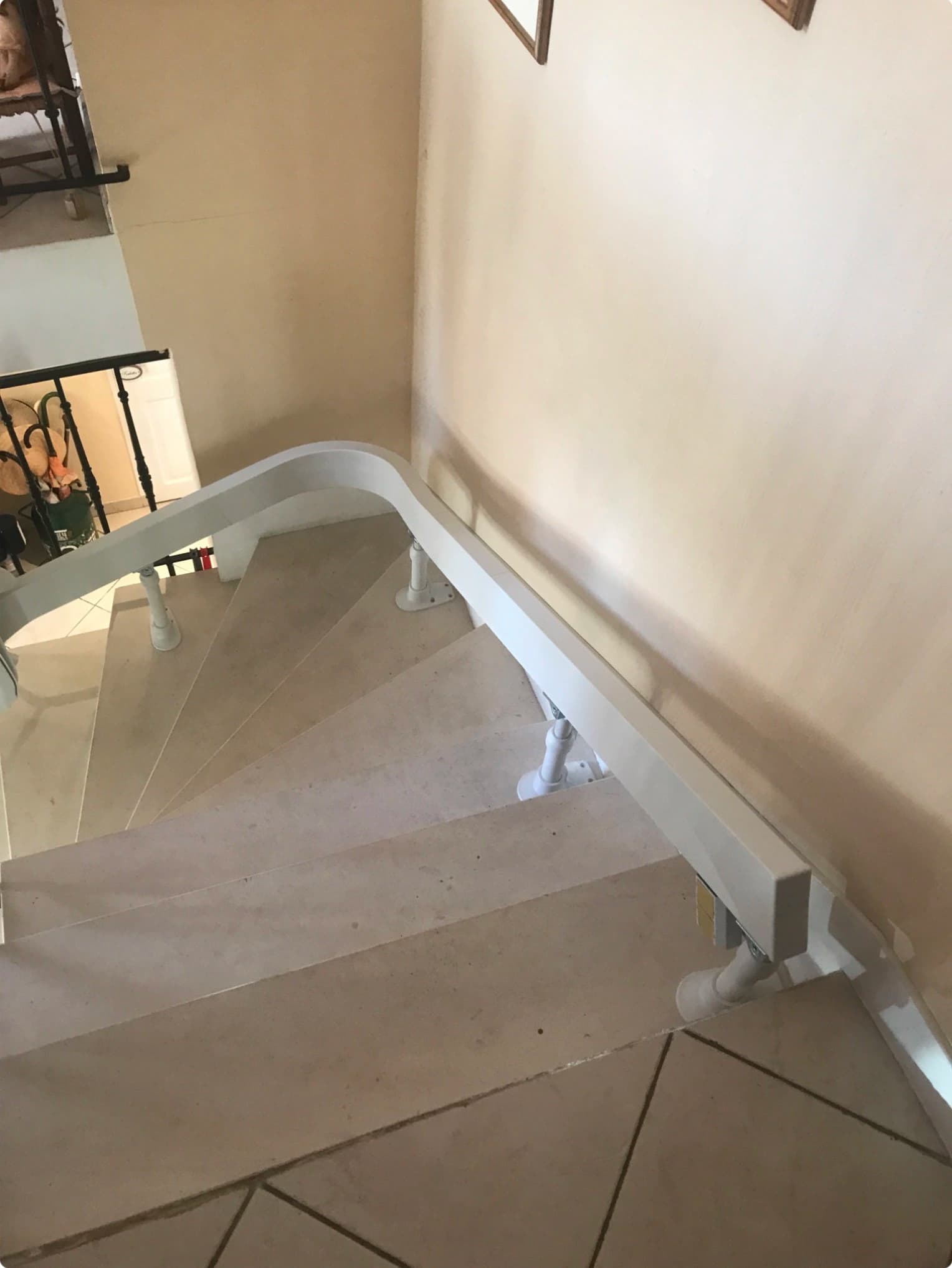 Avant l’installation du monte-escalier à La Chapelle-Saint-Mesmin - vue 1