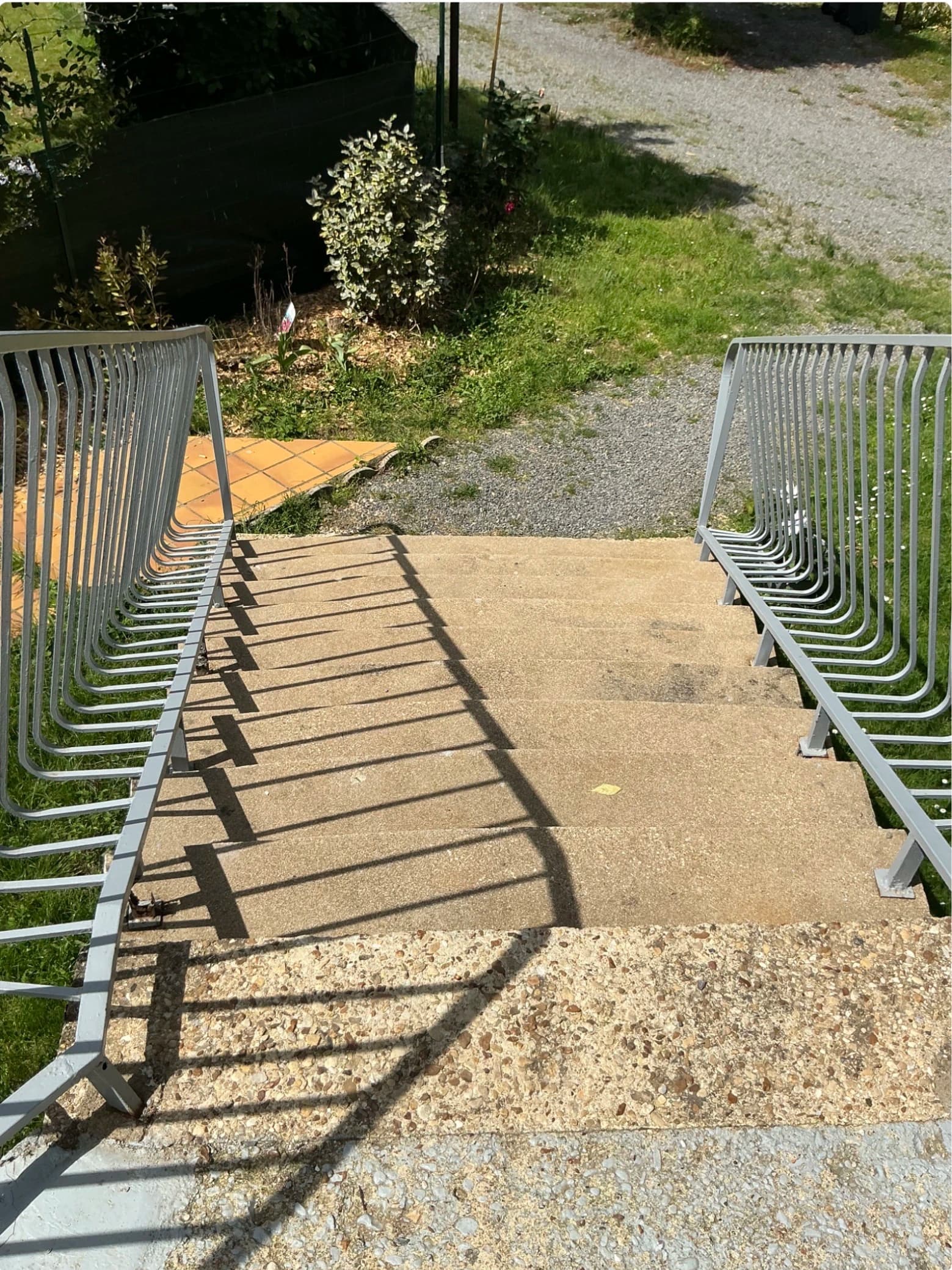 Avant l’installation du monte-escalier extérieur à Smarves - vue 1